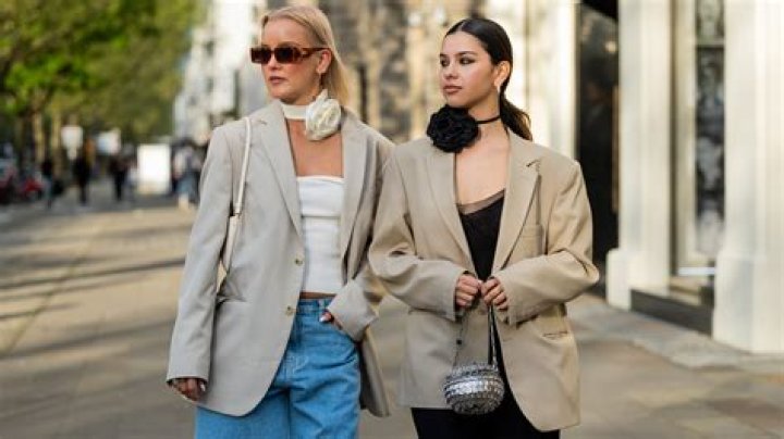 Are chokers out of style 2022?