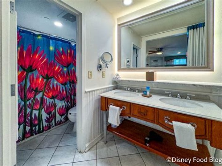 Are Disney bathrooms unisex?