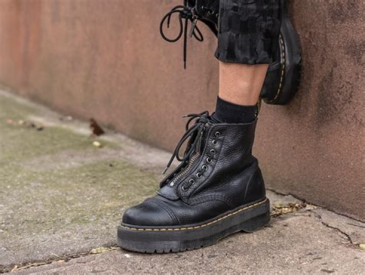 Are Dr. Martens grunge?