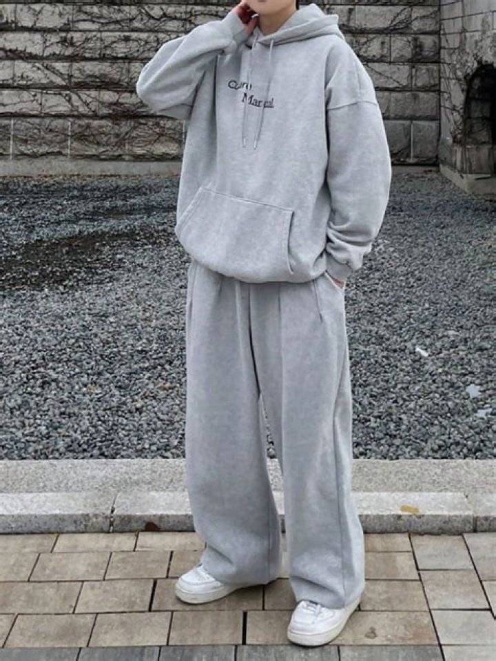 Are hoodies supposed to be baggy?