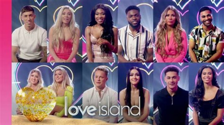 Are Love Island contestants actors?
