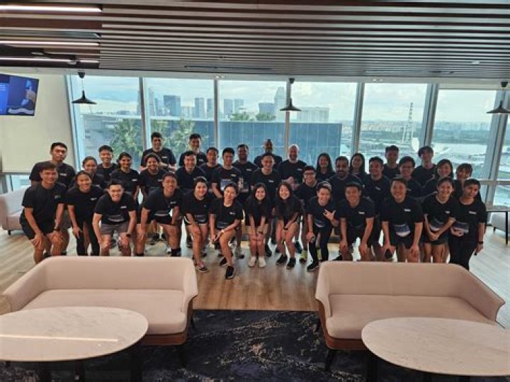 Can an American work in Belize?