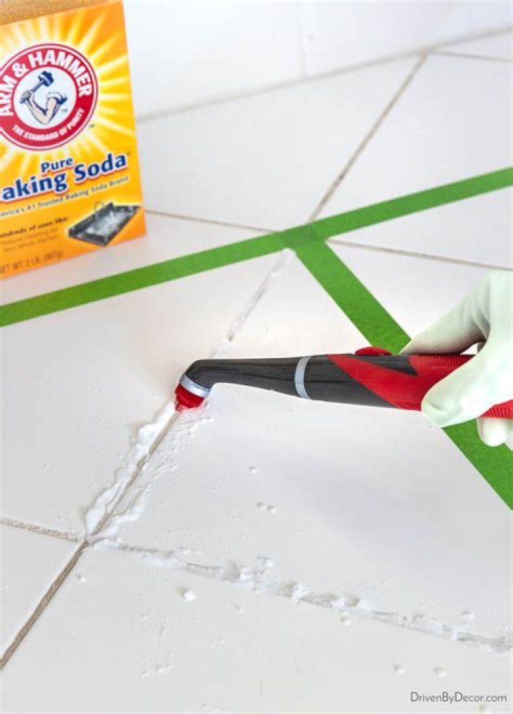 Can baking soda clean tile grout?