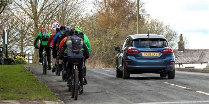 Can cyclists overtake on the left?