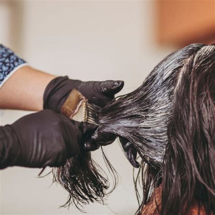 Can doctors Colour their hair?