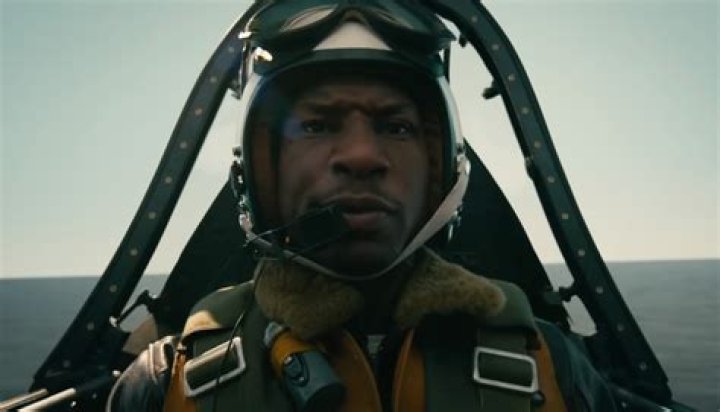 Can fighter pilots listen to music?