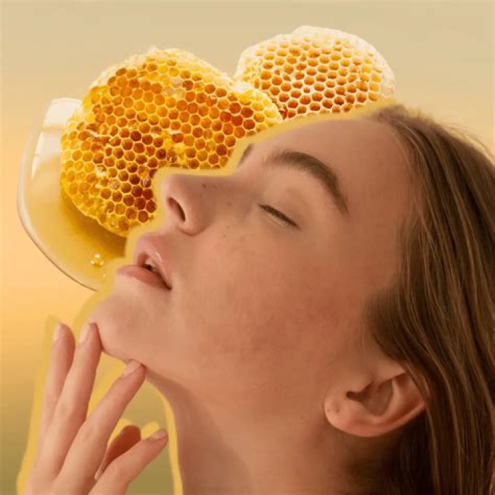 Can I leave honey on face overnight?