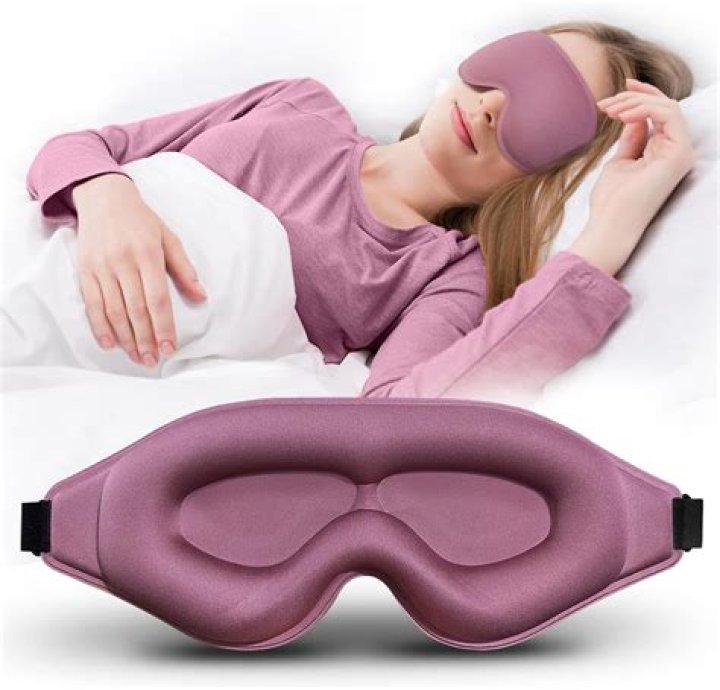 Can I sleep with gold eye mask?
