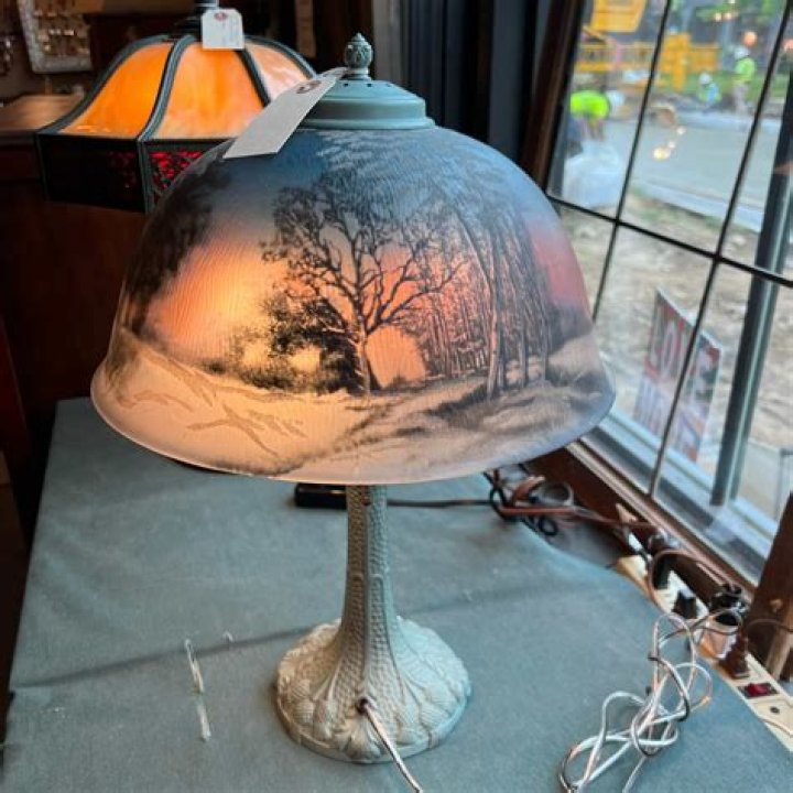 Can I spray paint a glass lamp?