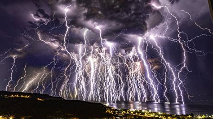 Can lightning happen without thunder?