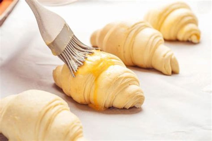 Can milk be used as a glaze on pastry?