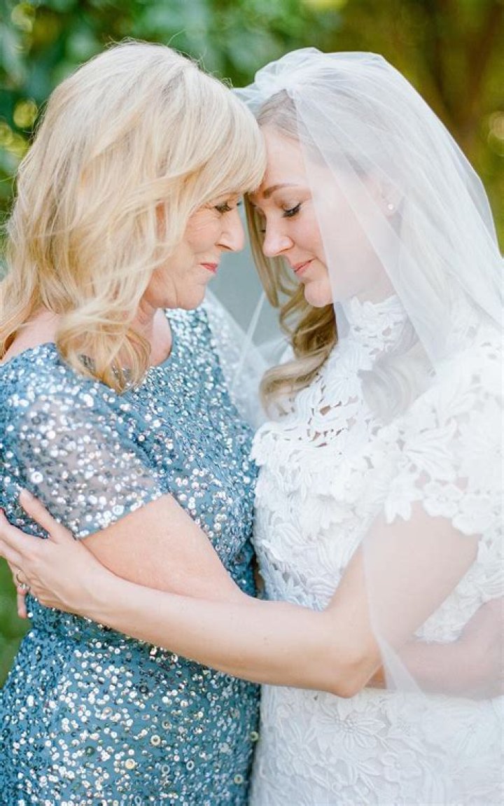 Can mother of the bride wear a white jacket?