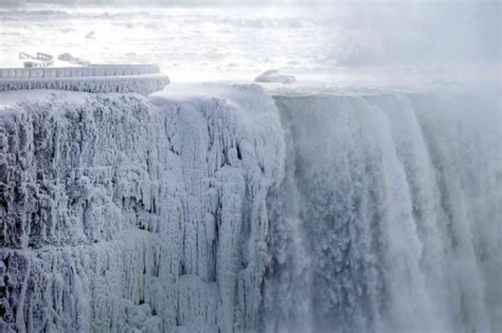 Can Niagara Falls freeze?