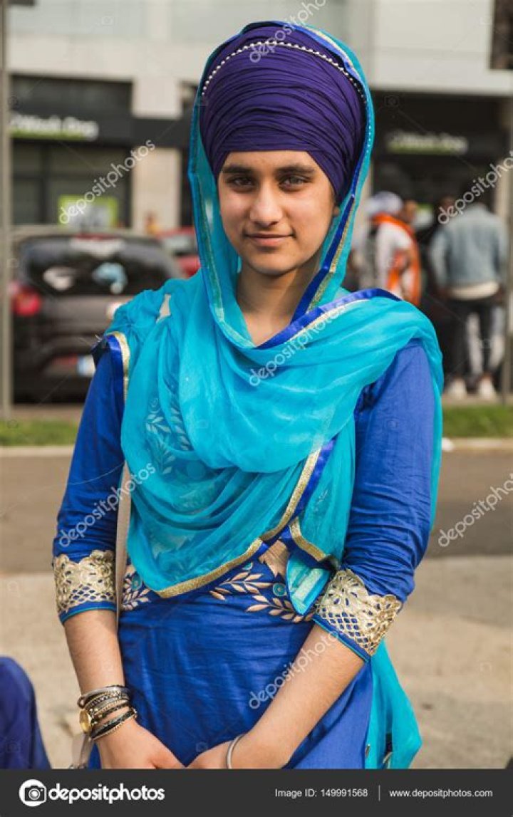 Can Sikh remove pubic hair?
