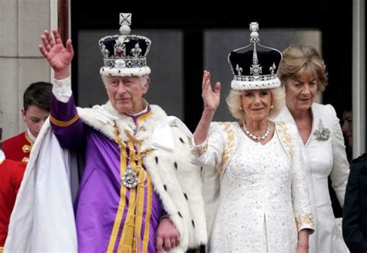 Can the Queen of England retire?