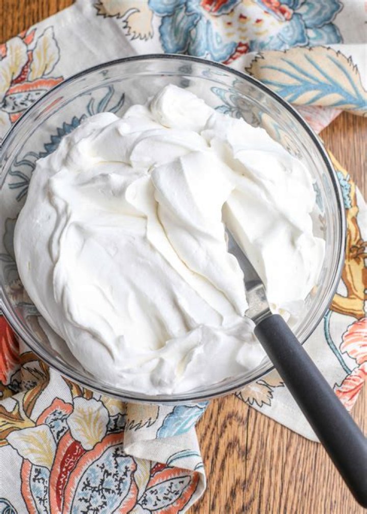 Can u mix white and cream in a kitchen?