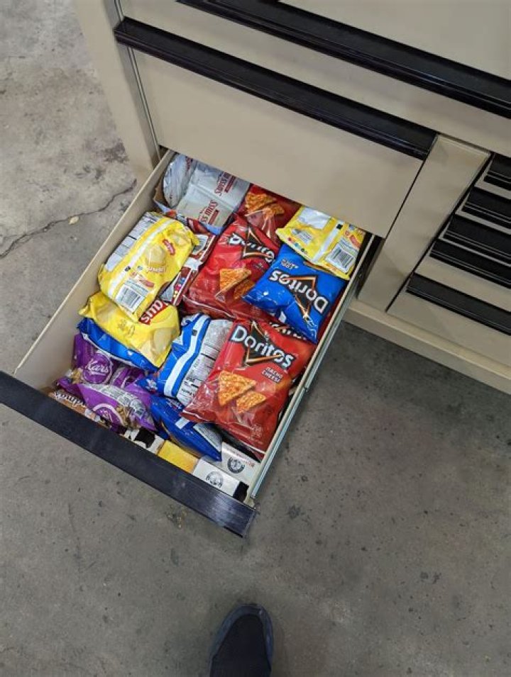 Can Uber drivers sell snacks?