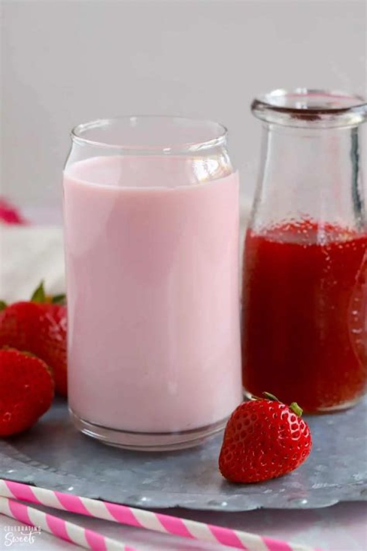 Can we mix strawberry with milk?