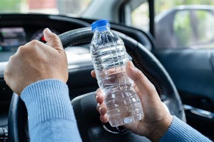Can you drink bottled water left in the car?
