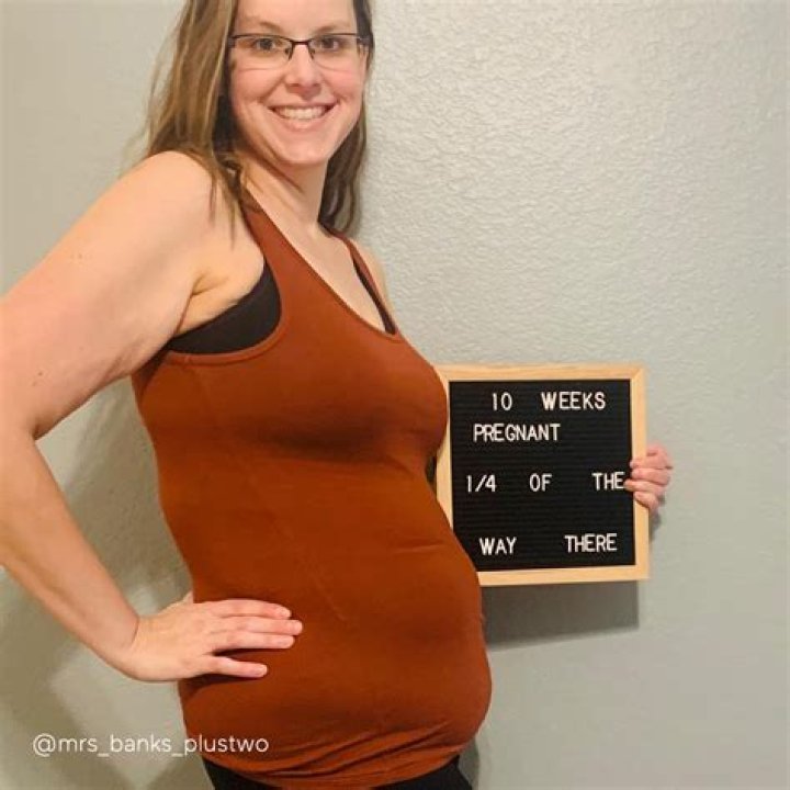 Can you have a baby bump at 10 weeks?