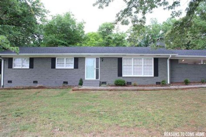 Can you paint over bricks on a house?