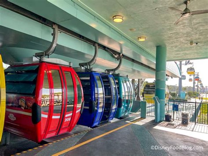 Can you take a drink on the Skyliner?