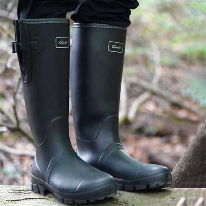 Can you walk through electrified water in rubber boots?