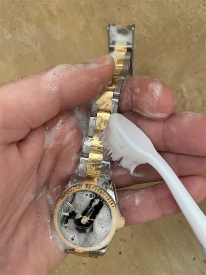 Can you wash Rolex with soap?