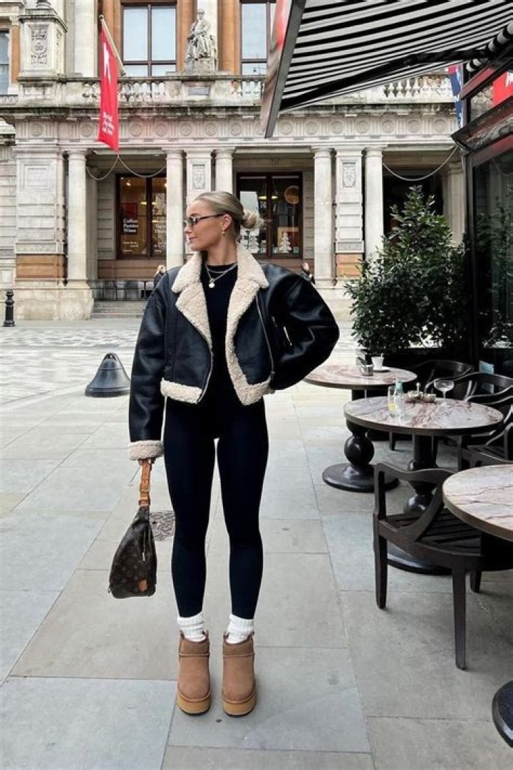 Can you wear Uggs to a bar?