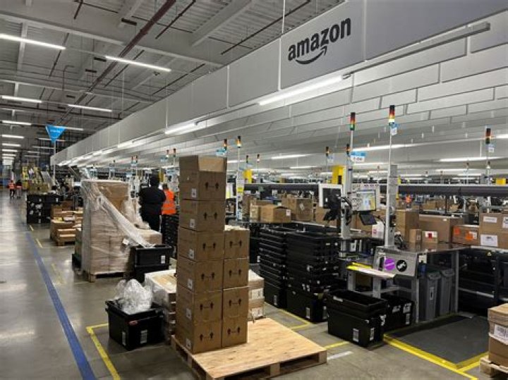 Can you work at 2 different Amazon warehouses at the same time?