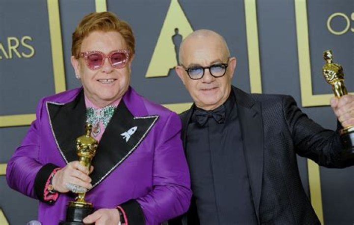 Did Elton John and Bernie Taupin have relationships?