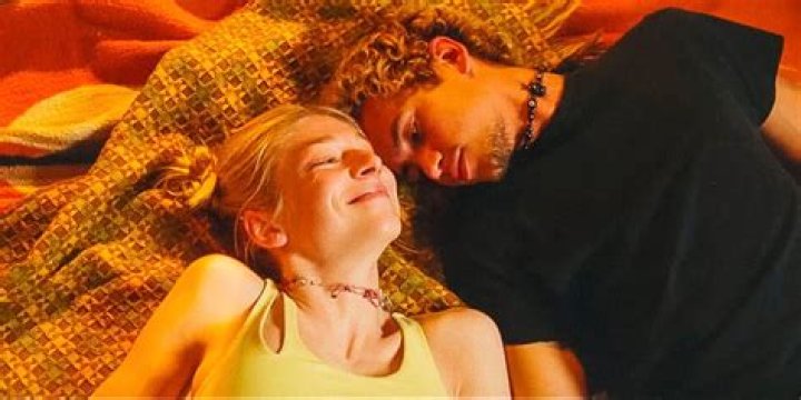 Did Jules and Elliot sleep together?