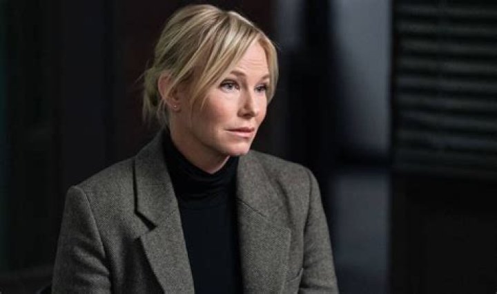 Did Rollins leave SVU?