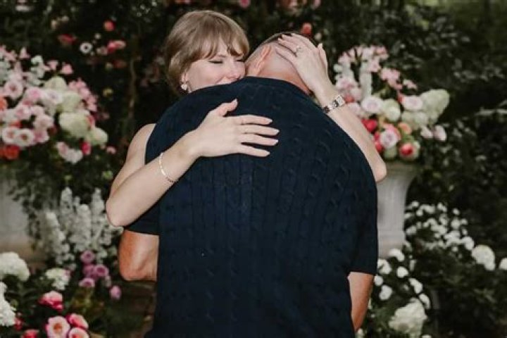 Did Taylor from Survivor have a girlfriend?