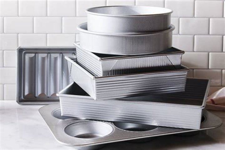 Do aluminum baking pans cause Alzheimer's?