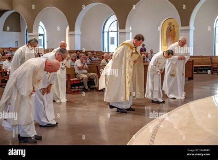 Do Catholic priests wear a ring?