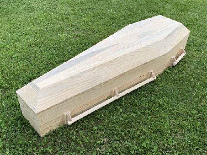 Do coffins rot?