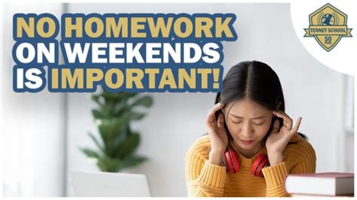 Do customs work on weekends?