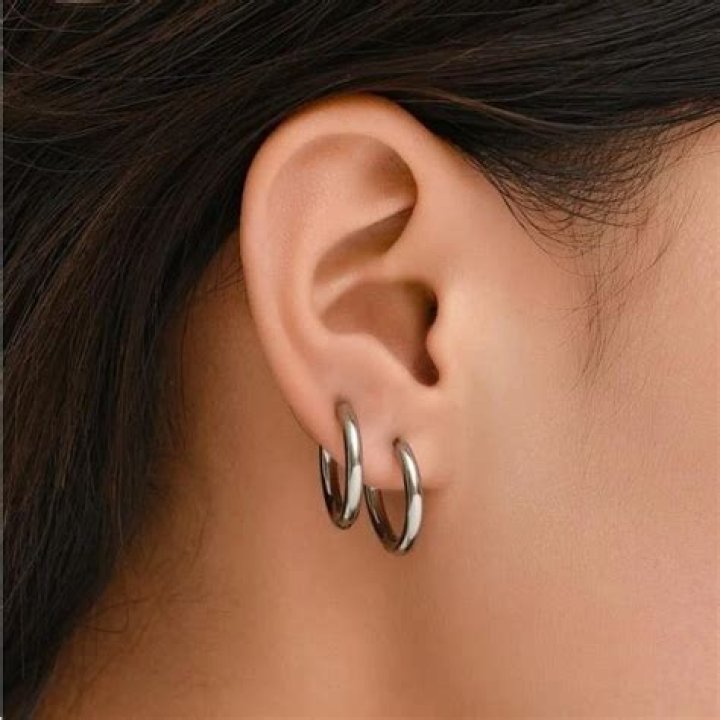 Do earrings make your ears look bigger?