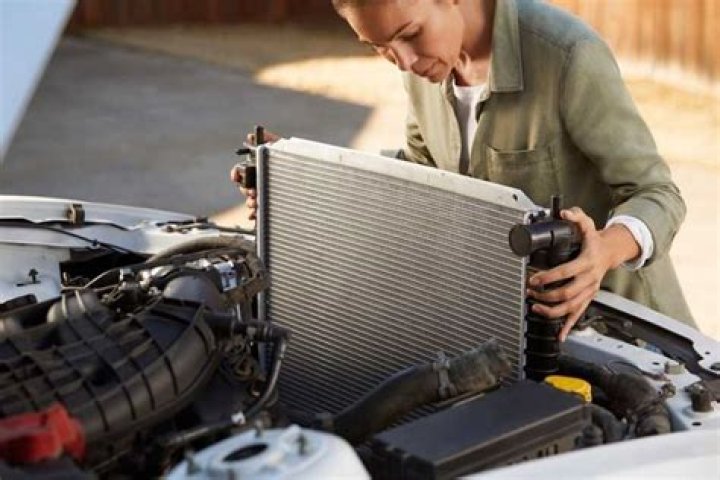 Do electric cars have radiators?