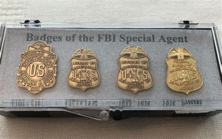 Do FBI agents wear badges?