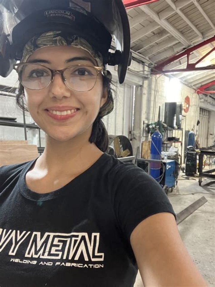 Do female welders make more money?