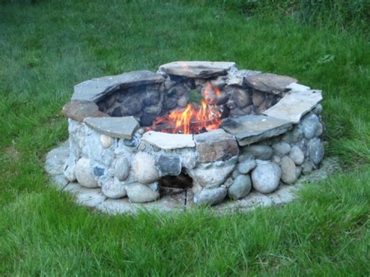 Do fire pits need air vents?