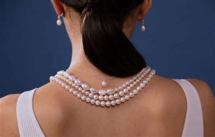 Do girls wear pearls?
