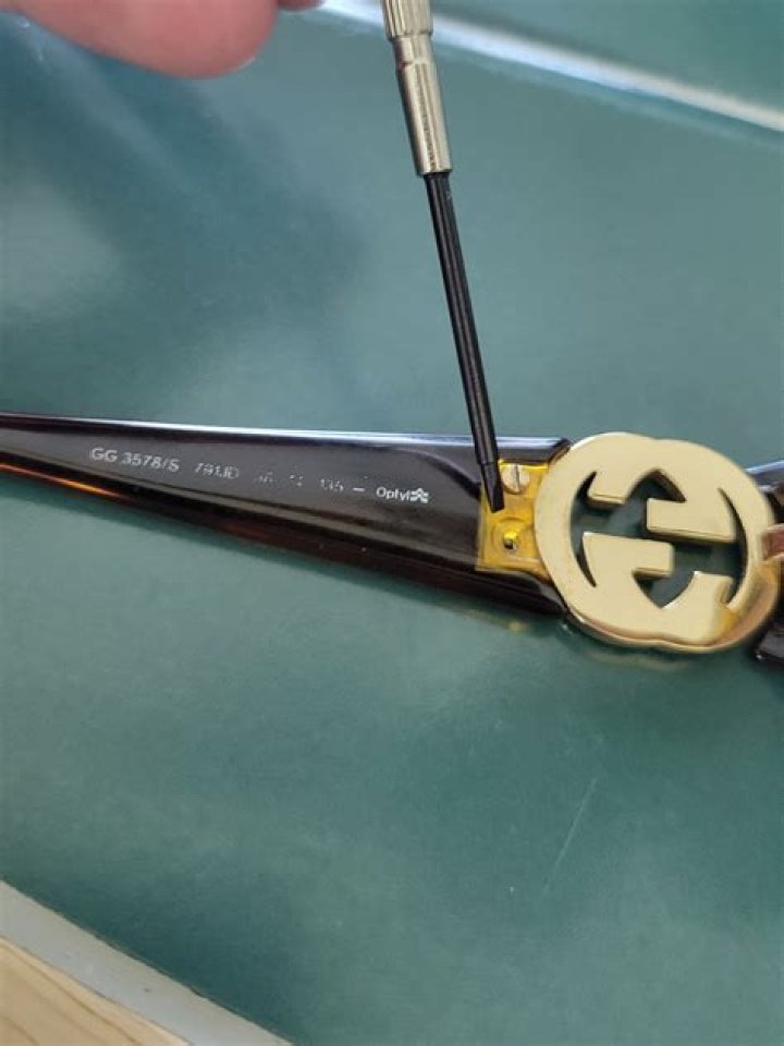 Do Gucci sunglasses have screws?