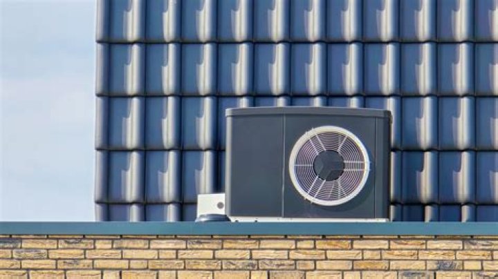 Do heat pumps struggle in hot weather?