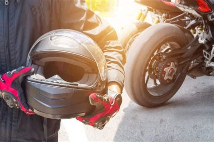 Do motorcycle helmets really save lives?