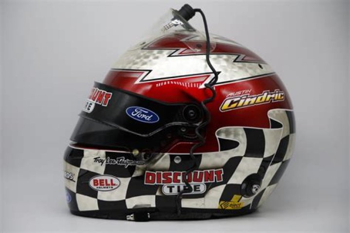 Do NASCAR helmets have AC?