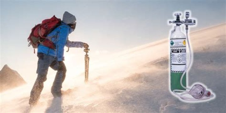 Do oxygen tanks help with altitude sickness?