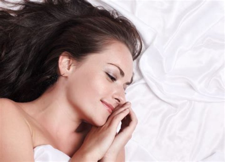 Do silk pillowcases cause acne?